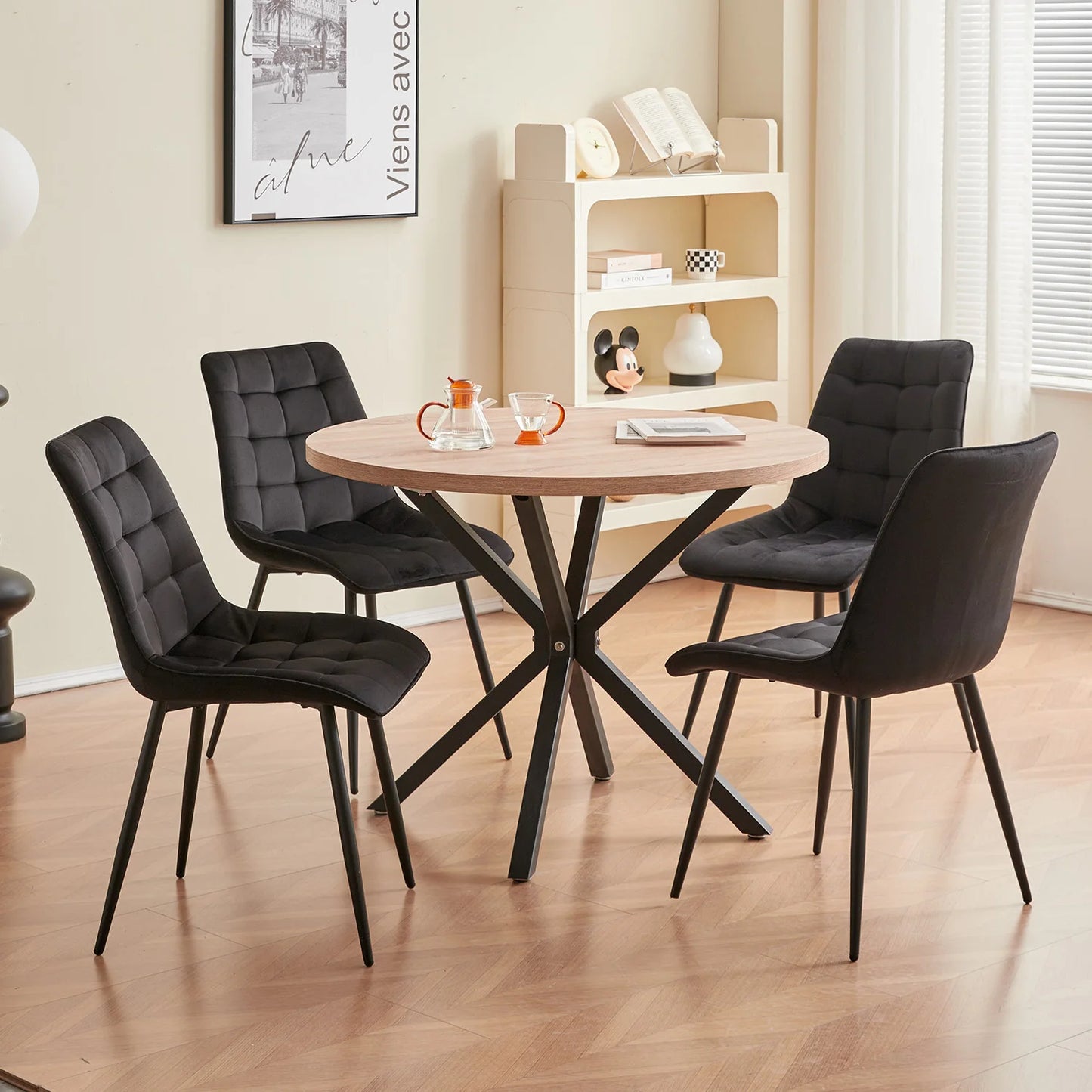 A Set Of 4 Modern Minimalist Dining Chair